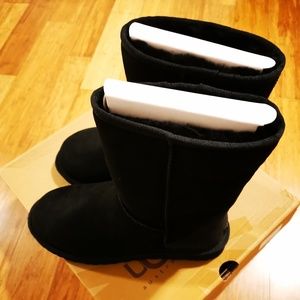 UGG Men's Classic Winter Short Boot